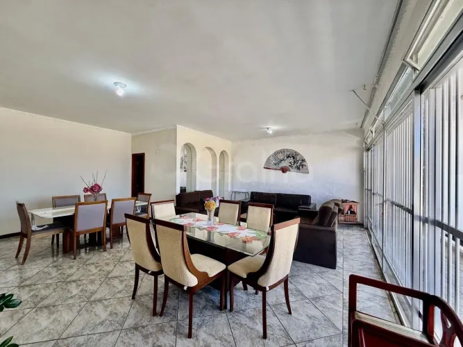 Casa de 337m² com 5 quartos sendo 3 suítes no bairro Itaguaçú em Florianópolis