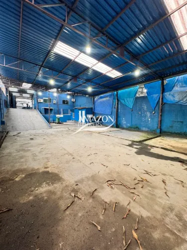 Parque 10 - 153m2 - Galpão com Casa Térrea incluso água - Alugo
