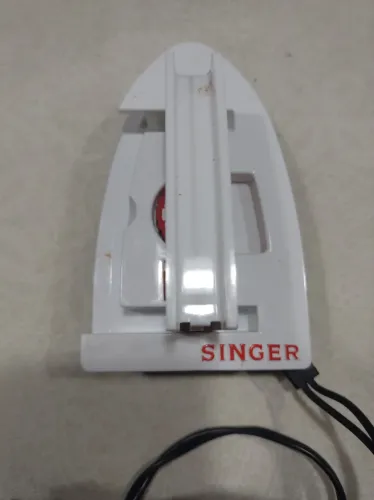 Mini Ferro de passar roupas Singer