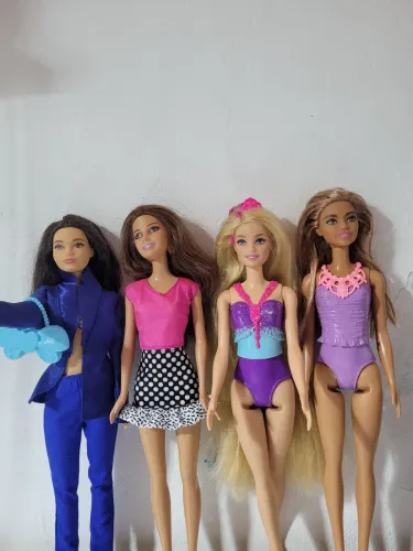 Kit 4 Barbies Diferentes Etnias | Usadas