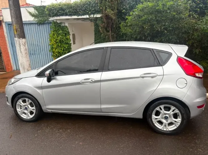 Ford Fiesta 1.6 16V Flex Aut. 5P 2016