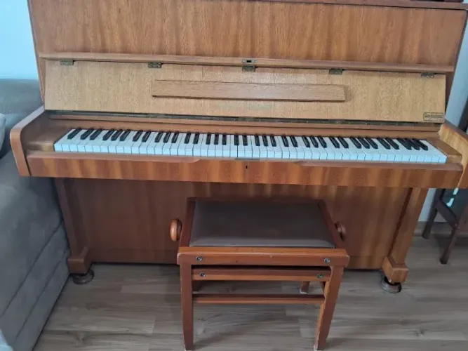 Piano de madeira Fritz Dobbert