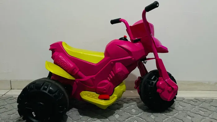 Moto elétrica infantil bandeirantes