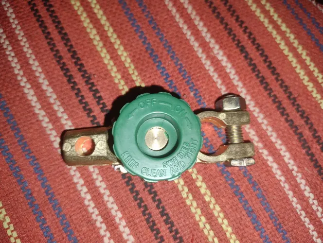 VENDO CHAVE GERAL CORTA CORRENTE PARA CARRO ETC 