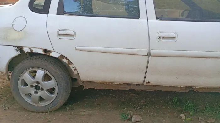 Sucata Corsa 2004