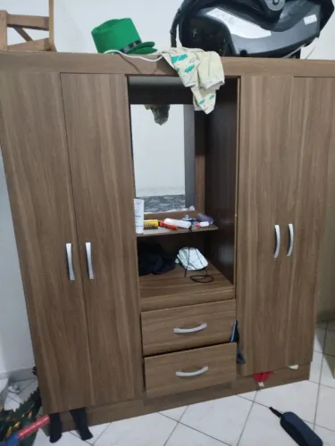 VENDO GUARDA ROUPA USADO R$ 300,00 ( TEM WUE DESMONTAR )