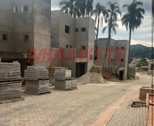 Cond. fechado de 430m² com 4 quartos em Tremembe