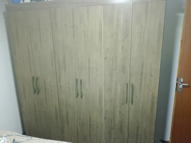 Guarda roupa 6 portas