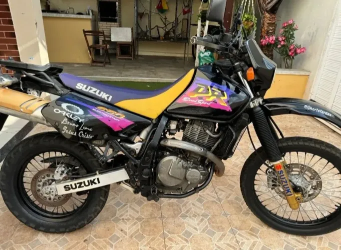 Suzuki DR 650 cilindradas