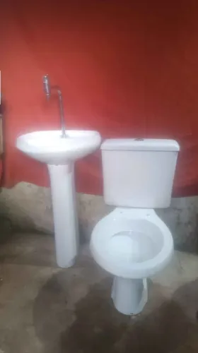 Vende-se vaso de banheiro com caixa mais pia com torneira de aço inox 