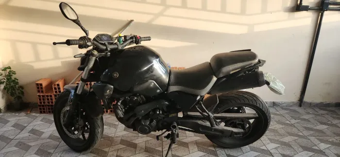 Moto mt 03 660 cc yamaha. 