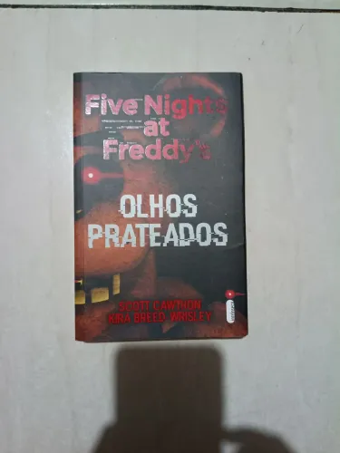Livro FNAF olhos prateados