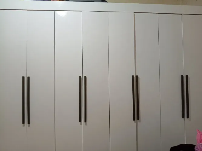 Guarda roupa branco 8 portas