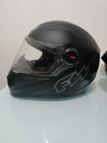 Capacete FW3 semi novo pra vender logo