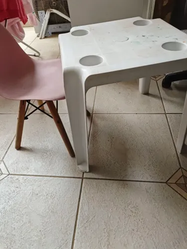 Mesa e cadeira infantil