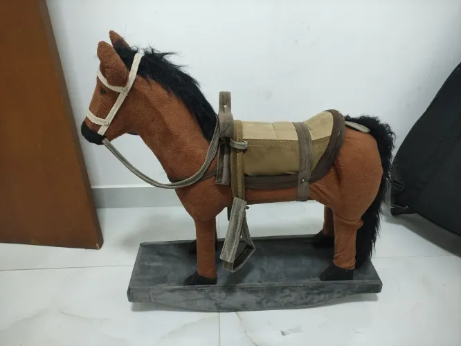 Cavalo de Madeira Infantil