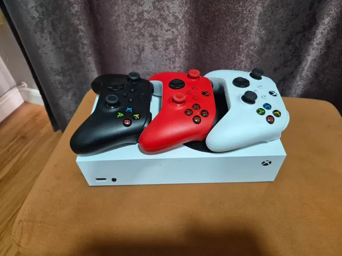 Xbox Series S 512gb + 3 Controles