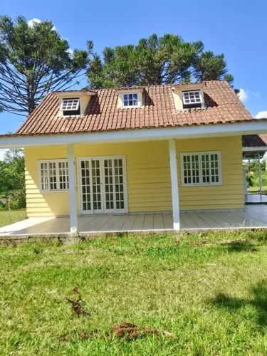 Casa para locação em Porto Amazonas em terreno com 5.000 m². 04 quartos. 02 banheiros