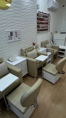 Contrate-se Manicure 