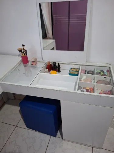 Penteadeira com mesinha