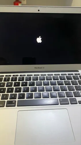 MACBOOK AIR