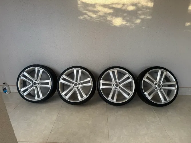 Oportunidade Vendo rodas 20 com pneus bons