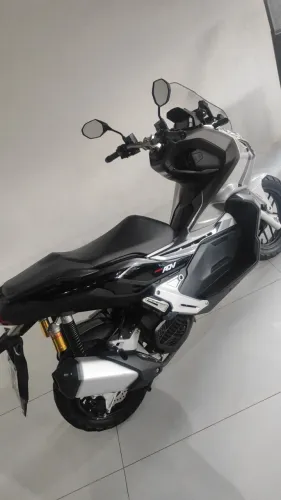 Honda ADV 2022/2023 - Impecável