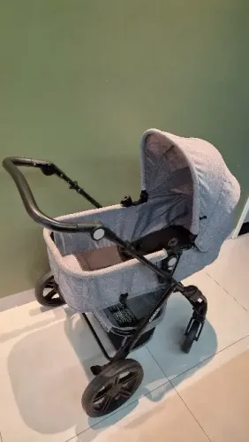 Carrinho de Bebê Moisés com Bebê Conforto e Base Veicular