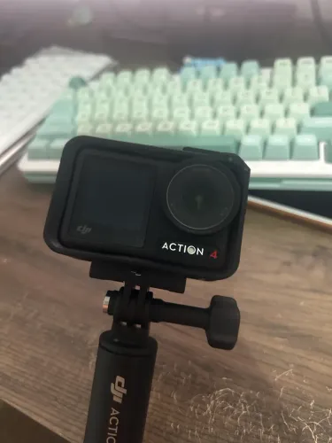 Camera dji action 4 + suporte de mão e caixa de bateria original
