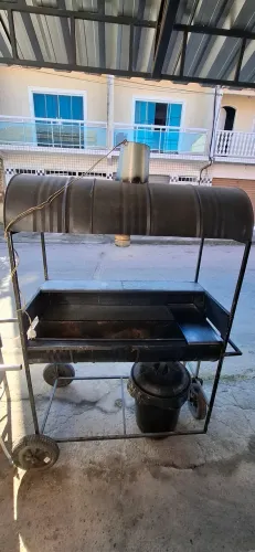 Carrinho de churrasco móvel