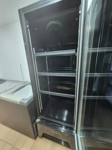 Refrigerador Expositor Metalfrio VB40A 370L Preto - Ano 2023