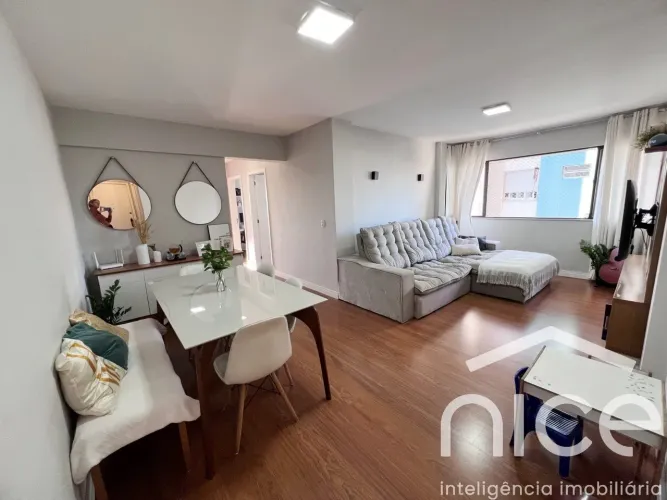 Apartamento Semimobiliado, de 100m², com 4 Dormitórios, sendo 1 Suíte, no bairro Centro, e