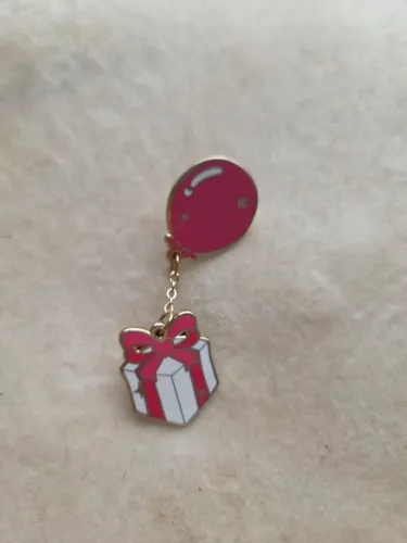 Enamel pin balão animal crossing kaol