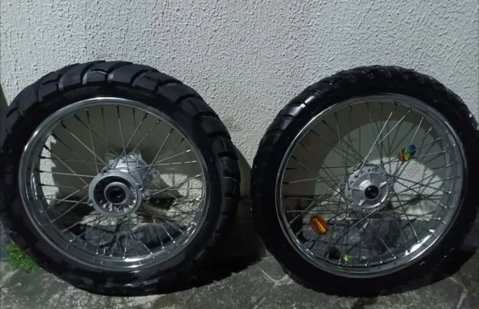 Roda de moto NXR Bros 160 ano 2004 esdd