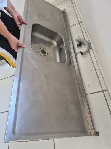 Pia inox com fechamento em acrílico 