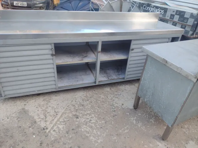 Vendo armário com tampo inox