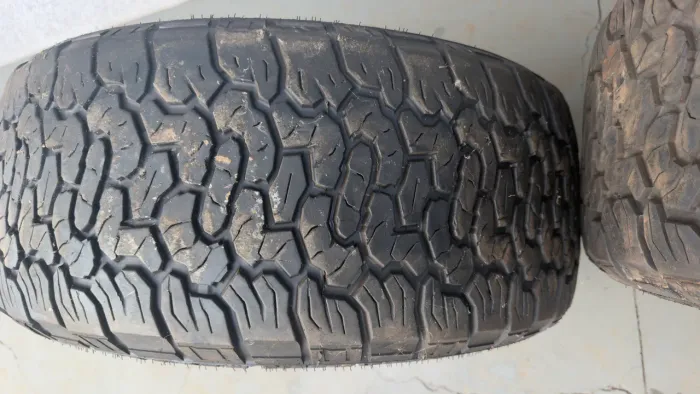 2 pneus Xbri Brutus 33x12,5 aro 18