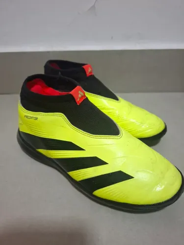 Chuteira Adidas Predator 33