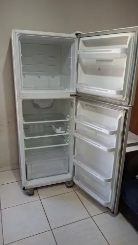 Geladeira dúplex usada mas funciona muito bem