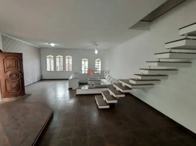 Sobrado na Vila Carrão, 4 dormitórios e 4 vagas,190 metros.