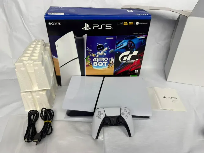 PS5 1 Tb + ( leia a descrição)1 ano PSN