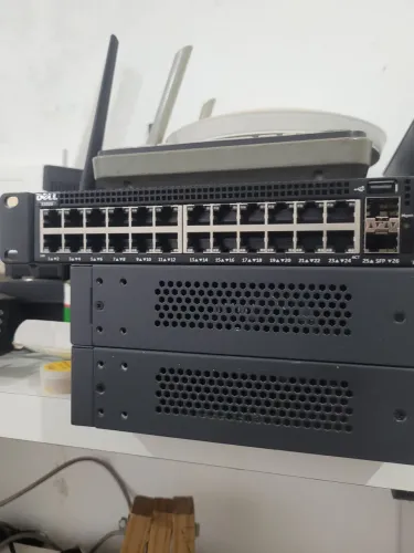 Switch Dell PowerConnect X1026 - 24 Portas Gigabit + 2 SFP - Usado