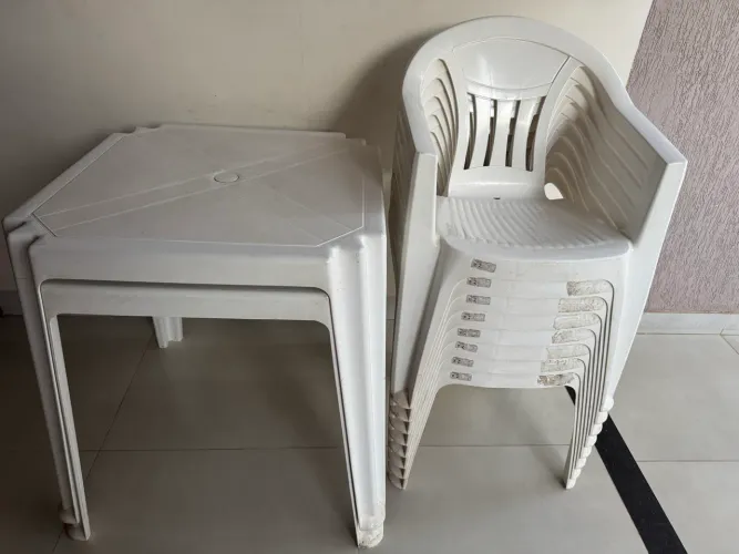 Vendo dois jogos de mesa Tramontina 
