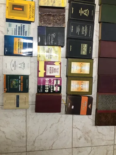 Livros de Direito Perfeitos Para Decorar Seu escritório  