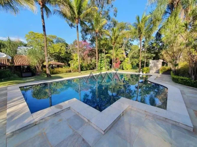 Casa à Venda no Condomínio Estancia Das Amendoeiras com 5 Quartos 650m²