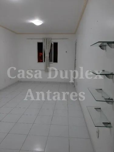 Casa duplex no Antares, 3 quartos, em condomínio fechado. Ótima, R$2.890,00