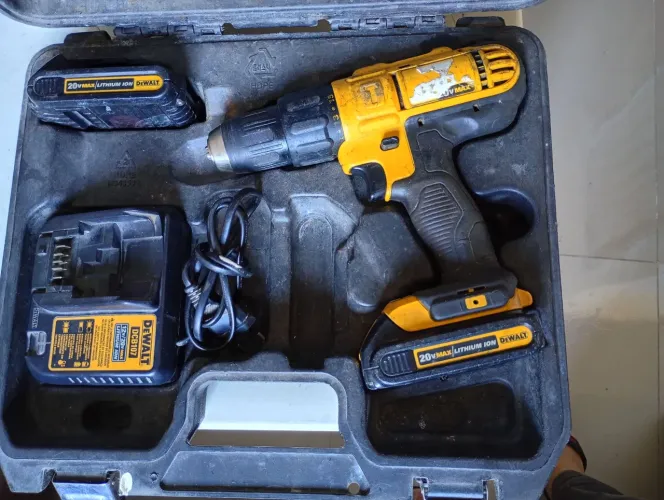 Parafusadeira e furadeira Dewalt DCD776