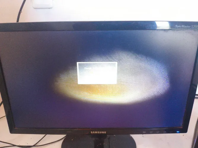 Monitor Samsung SyncMaster S20B300 com avaria