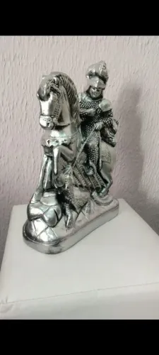 São Jorge em gesso