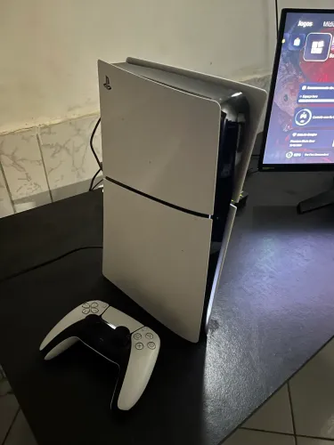 PS5 Slim com monitor